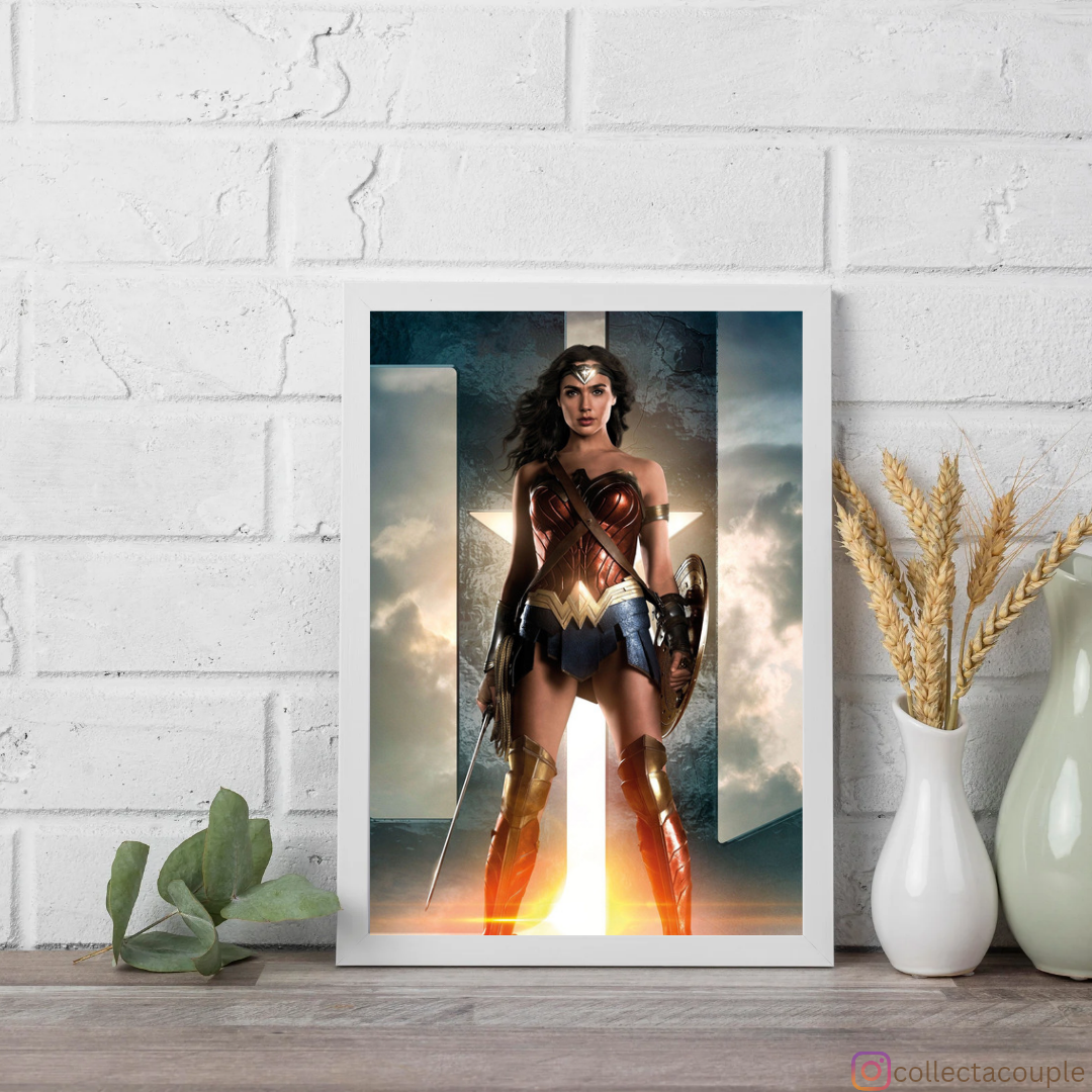 Wonder Woman: Pose Framed Poster