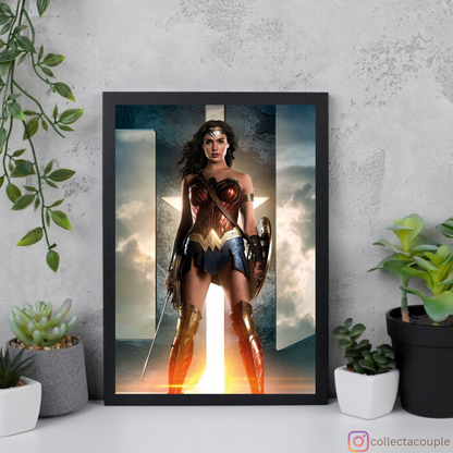 Wonder Woman: Pose Framed Poster